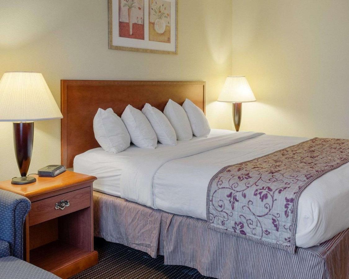 Rodeway Inn Гринвилл Экстерьер фото
