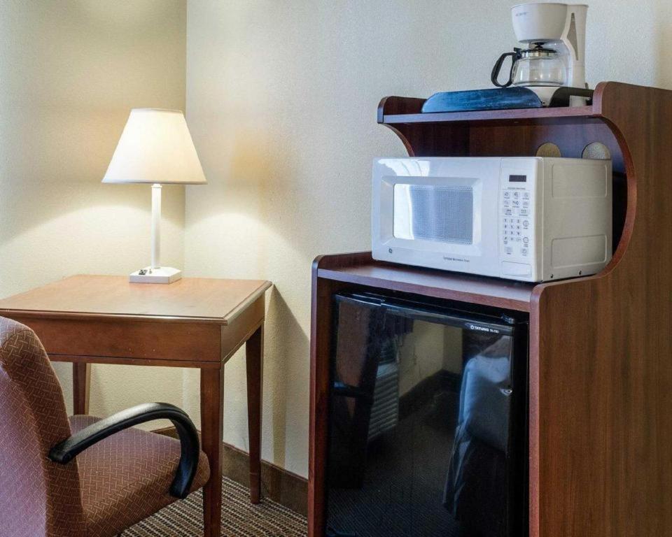 Rodeway Inn Гринвилл Экстерьер фото