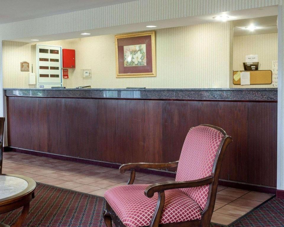 Rodeway Inn Гринвилл Экстерьер фото