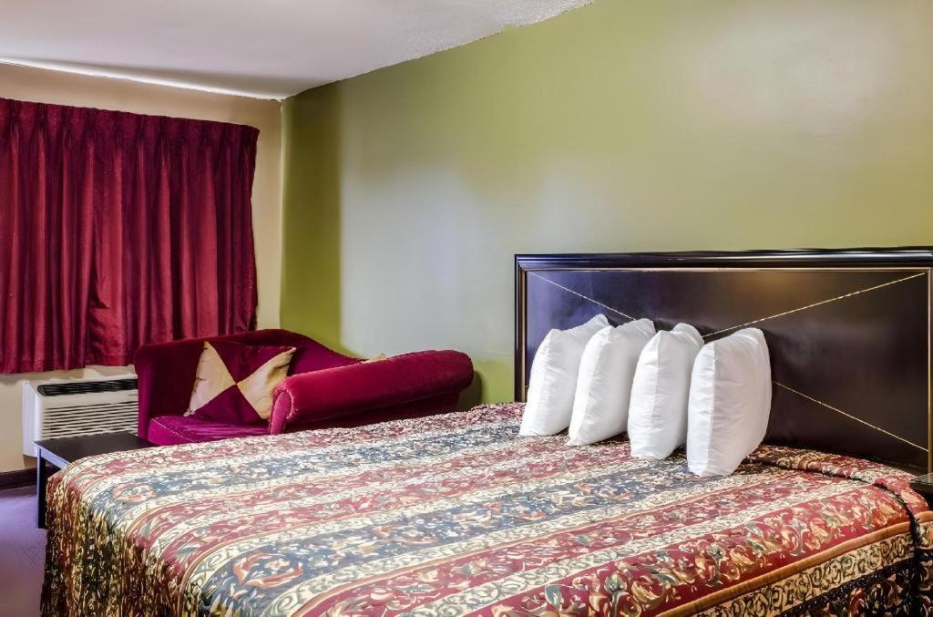 Rodeway Inn Гринвилл Экстерьер фото