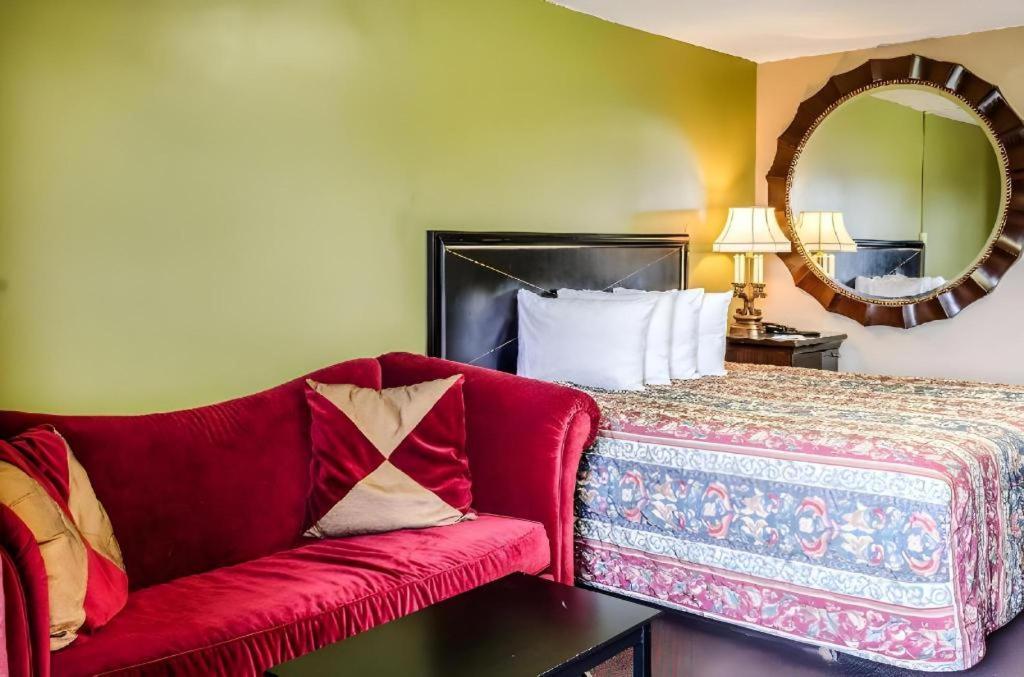 Rodeway Inn Гринвилл Экстерьер фото