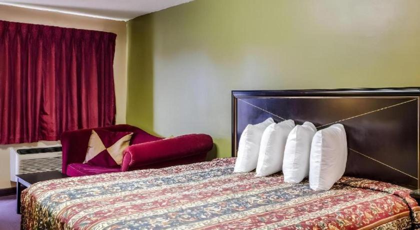 Rodeway Inn Гринвилл Экстерьер фото