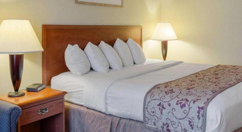 Rodeway Inn Гринвилл Экстерьер фото