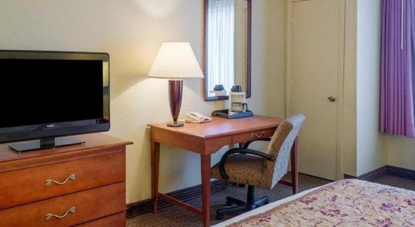 Rodeway Inn Гринвилл Экстерьер фото