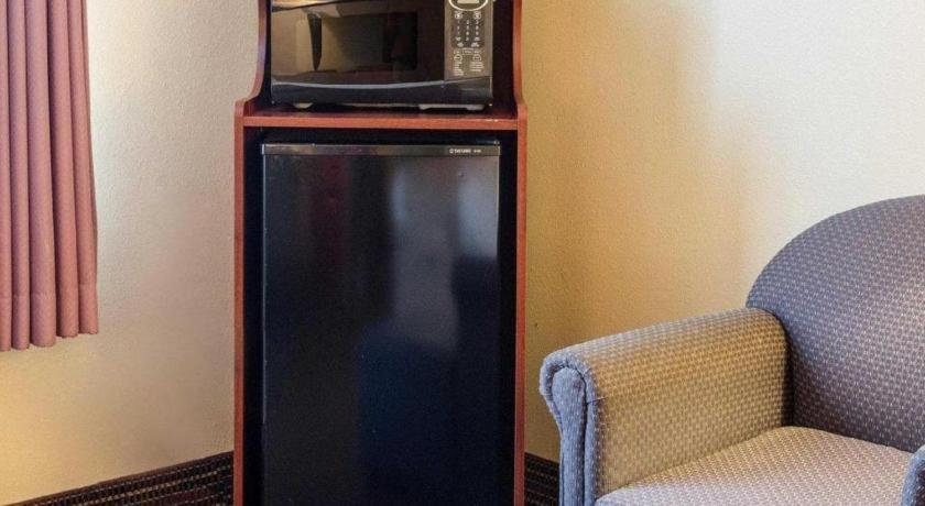 Rodeway Inn Гринвилл Экстерьер фото
