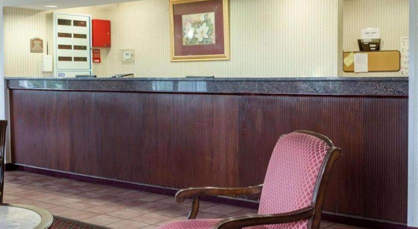 Rodeway Inn Гринвилл Экстерьер фото
