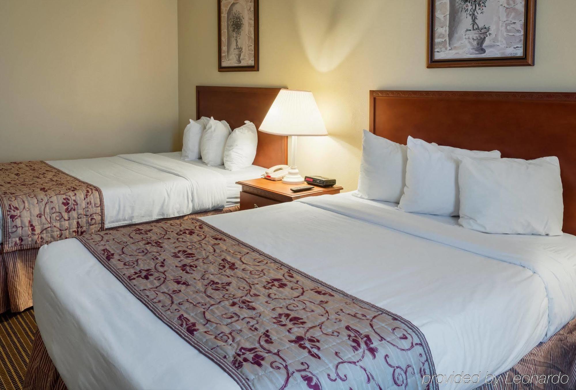 Rodeway Inn Гринвилл Экстерьер фото
